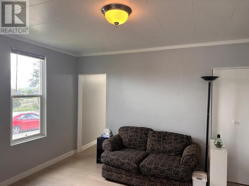 202 14Th  S Avenue, Cranbrook, BC - Indoor Photo Showing Living Room