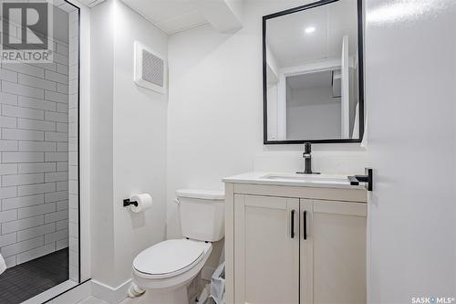 1511 Adelaide Street E, Saskatoon, SK - Indoor Photo Showing Bathroom