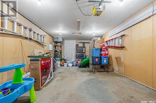 1511 Adelaide Street E, Saskatoon, SK - Indoor Photo Showing Garage
