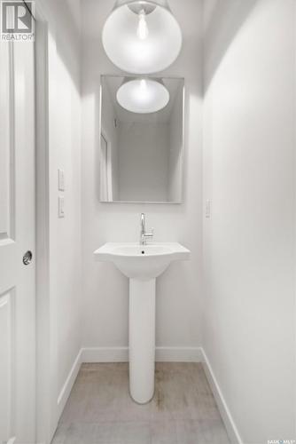 1202 14Th Street E, Saskatoon, SK - Indoor Photo Showing Bathroom