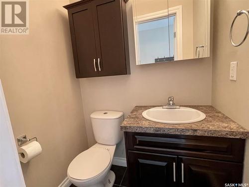 1138 4Th Avenue Nw, Moose Jaw, SK - Indoor Photo Showing Bathroom