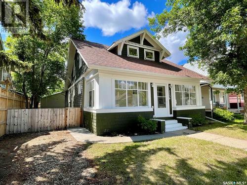 1138 4Th Avenue Nw, Moose Jaw, SK - Outdoor With Facade