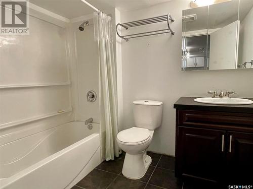 1138 4Th Avenue Nw, Moose Jaw, SK - Indoor Photo Showing Bathroom
