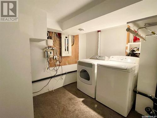 1138 4Th Avenue Nw, Moose Jaw, SK - Indoor Photo Showing Laundry Room