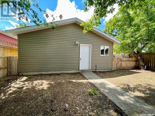 1138 4Th Avenue Nw, Moose Jaw, SK - Outdoor