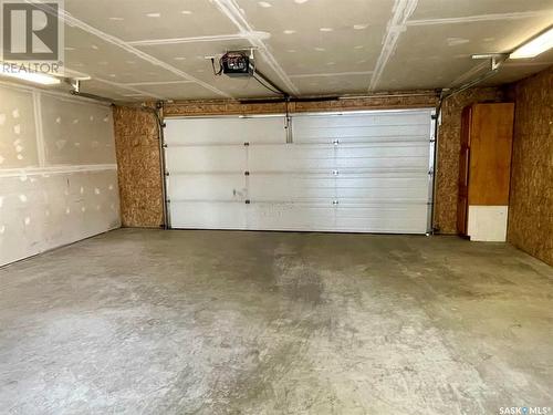 1138 4Th Avenue Nw, Moose Jaw, SK - Indoor Photo Showing Garage