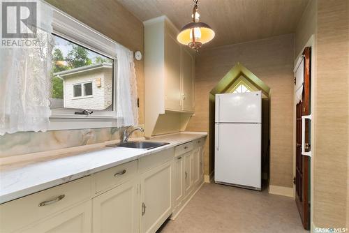 2812 Mccallum Avenue, Regina, SK - Indoor Photo Showing Kitchen