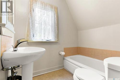 2812 Mccallum Avenue, Regina, SK - Indoor Photo Showing Bathroom