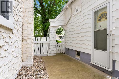 2812 Mccallum Avenue, Regina, SK - Outdoor With Exterior