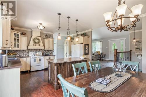 137 Saint Olivier, Saint-Louis-De-Kent, NB - Indoor Photo Showing Dining Room