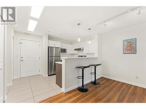 571 Yates Road Unit# 300, Kelowna, BC - Indoor Photo Showing Kitchen