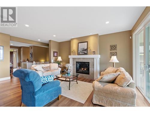 1877 Begbie Road, Kelowna, BC - Indoor Photo Showing Living Room With Fireplace