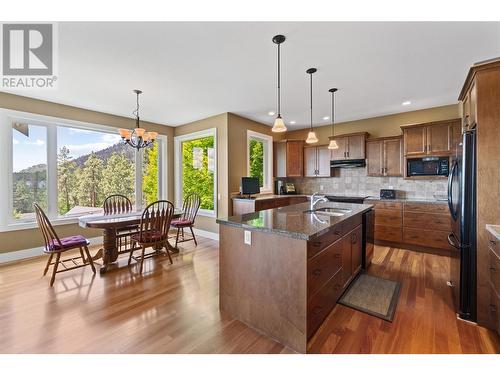 1877 Begbie Road, Kelowna, BC - Indoor Photo Showing Kitchen With Double Sink