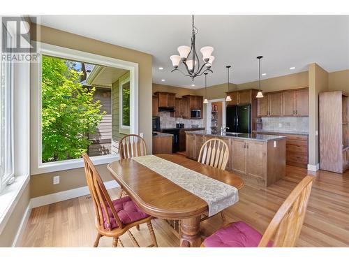 1877 Begbie Road, Kelowna, BC - Indoor Photo Showing Dining Room