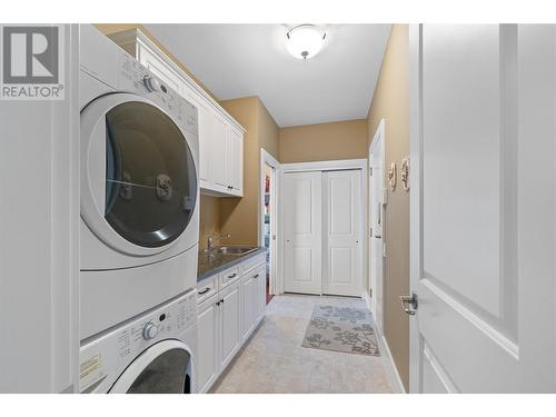 1877 Begbie Road, Kelowna, BC - Indoor Photo Showing Laundry Room