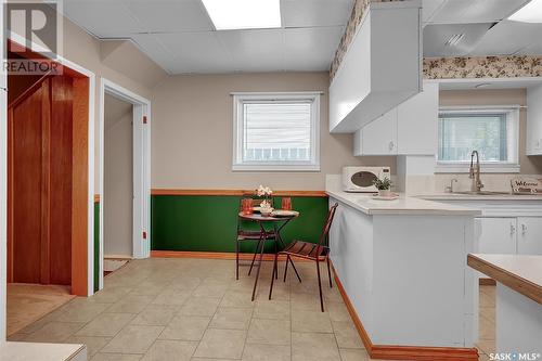 865 Algoma Avenue, Moose Jaw, SK - Indoor Photo Showing Kitchen