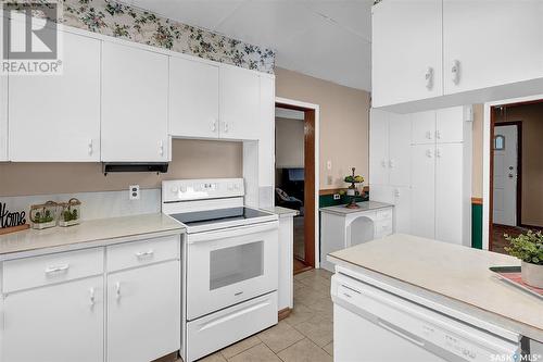 865 Algoma Avenue, Moose Jaw, SK - Indoor Photo Showing Kitchen