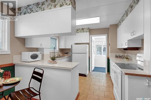 865 Algoma Avenue, Moose Jaw, SK - Indoor Photo Showing Kitchen