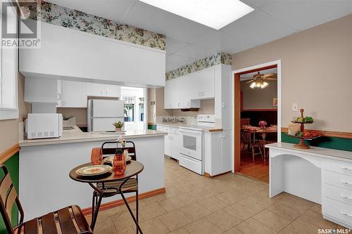 865 Algoma Avenue, Moose Jaw, SK - Indoor Photo Showing Kitchen