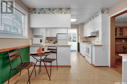 865 Algoma Avenue, Moose Jaw, SK - Indoor Photo Showing Kitchen