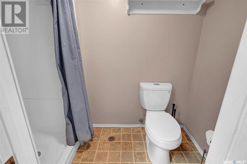 865 Algoma Avenue, Moose Jaw, SK - Indoor Photo Showing Bathroom