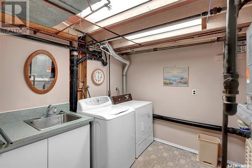 865 Algoma Avenue, Moose Jaw, SK - Indoor Photo Showing Laundry Room