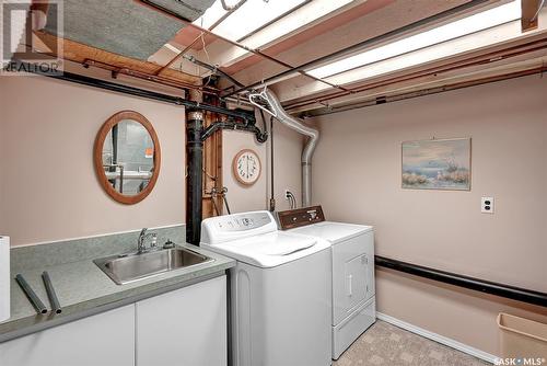 865 Algoma Avenue, Moose Jaw, SK - Indoor Photo Showing Laundry Room