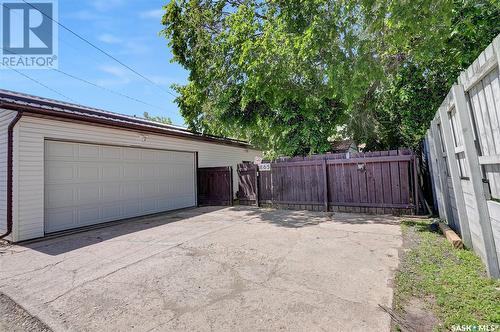 865 Algoma Avenue, Moose Jaw, SK - Outdoor