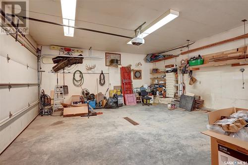 865 Algoma Avenue, Moose Jaw, SK - Indoor Photo Showing Garage