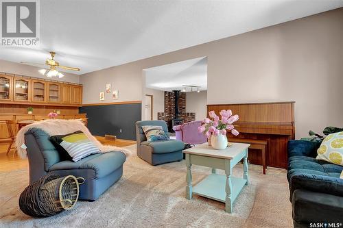 865 Algoma Avenue, Moose Jaw, SK - Indoor Photo Showing Living Room