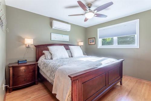 96 Purdy Crescent, Hamilton, ON - Indoor Photo Showing Bedroom
