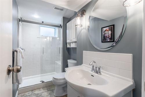 96 Purdy Crescent, Hamilton, ON - Indoor Photo Showing Bathroom