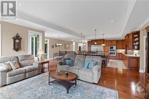 6697 Suncrest Drive, Greely, ON - Indoor Photo Showing Living Room