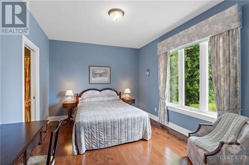 6697 Suncrest Drive, Greely, ON - Indoor Photo Showing Bedroom