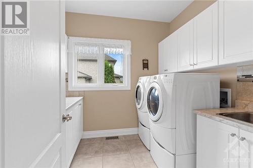 6697 Suncrest Drive, Greely, ON - Indoor Photo Showing Laundry Room