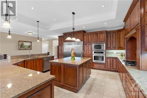 6697 Suncrest Drive, Greely, ON - Indoor Photo Showing Kitchen With Upgraded Kitchen