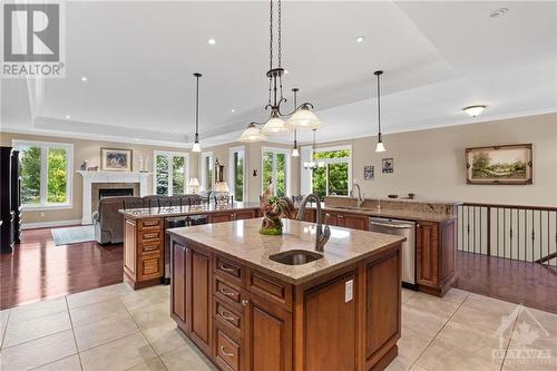 6697 Suncrest Drive, Greely, ON - Indoor Photo Showing Kitchen