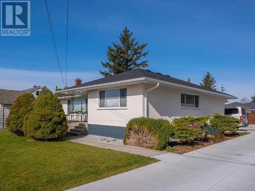 6883 Hammond Street, Powell River, BC - Outdoor