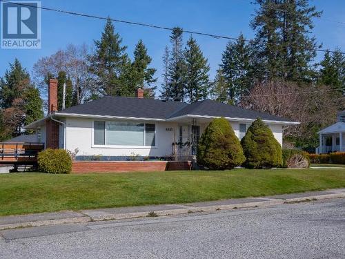 6883 Hammond Street, Powell River, BC - Outdoor