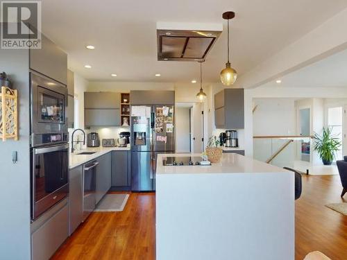 6883 Hammond Street, Powell River, BC - Indoor Photo Showing Kitchen With Upgraded Kitchen