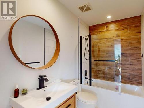 6883 Hammond Street, Powell River, BC - Indoor Photo Showing Bathroom