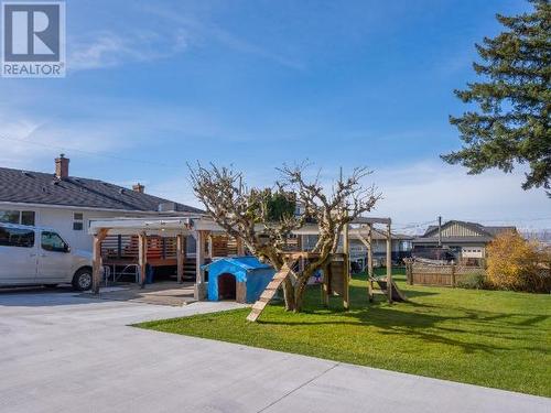 6883 Hammond Street, Powell River, BC - Outdoor