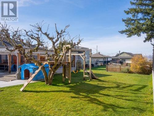 6883 Hammond Street, Powell River, BC - Outdoor