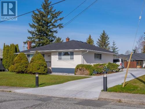 6883 Hammond Street, Powell River, BC - Outdoor