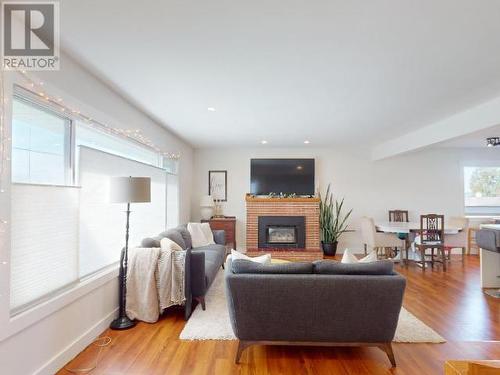 6883 Hammond Street, Powell River, BC - Indoor Photo Showing Living Room With Fireplace