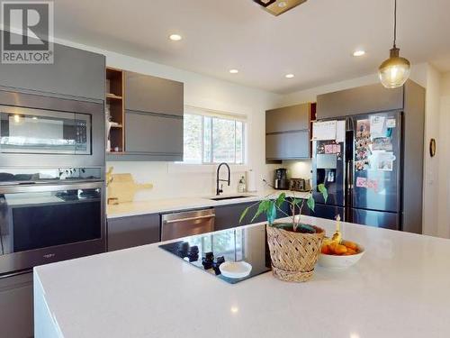 6883 Hammond Street, Powell River, BC - Indoor Photo Showing Kitchen With Upgraded Kitchen