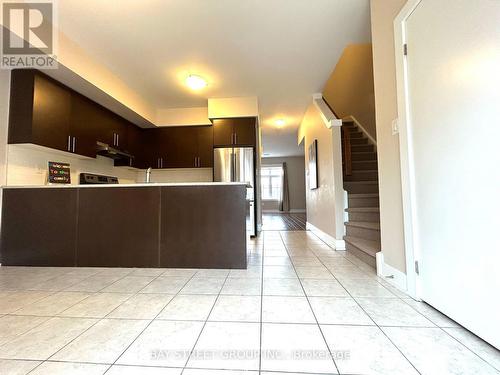 18 - 1401 Plains Road E, Burlington, ON - Indoor Photo Showing Kitchen