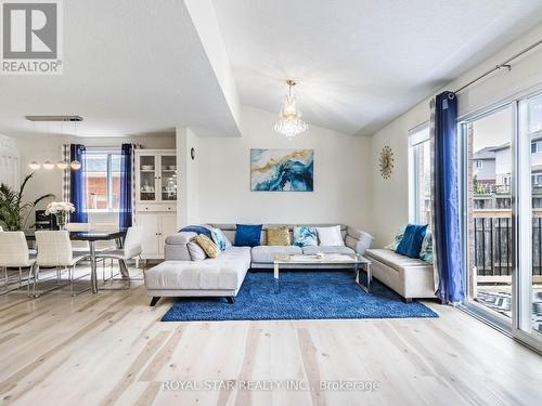 296 Dearborn Boulevard, Waterloo, ON - Indoor Photo Showing Living Room