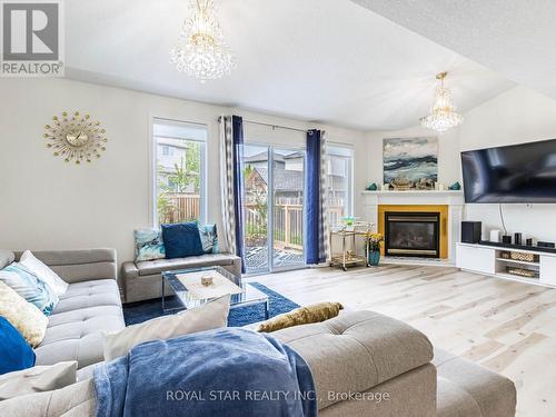 296 Dearborn Boulevard, Waterloo, ON - Indoor Photo Showing Living Room With Fireplace