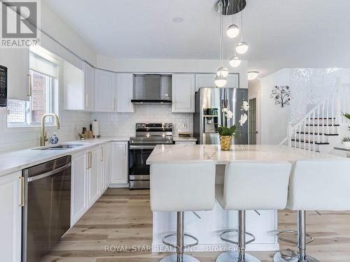 296 Dearborn Boulevard, Waterloo, ON - Indoor Photo Showing Kitchen With Upgraded Kitchen